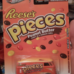 Hot Wheels Volkswagen Micro Bus Reese's Piece Peanut Butter Hershey's Premium
